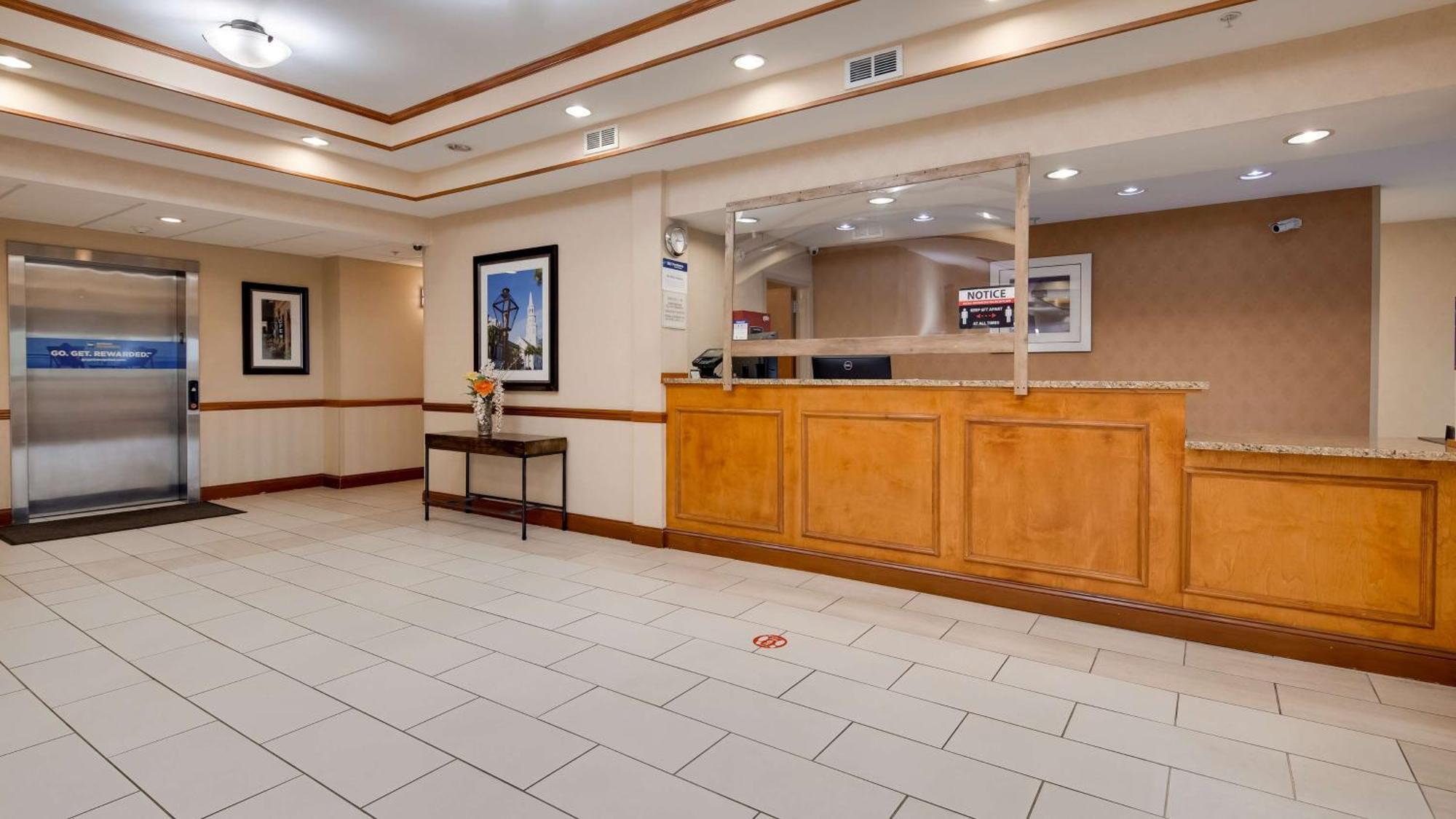 Best Western Executive Inn - Latta Berrys Crossroads Exterior foto
